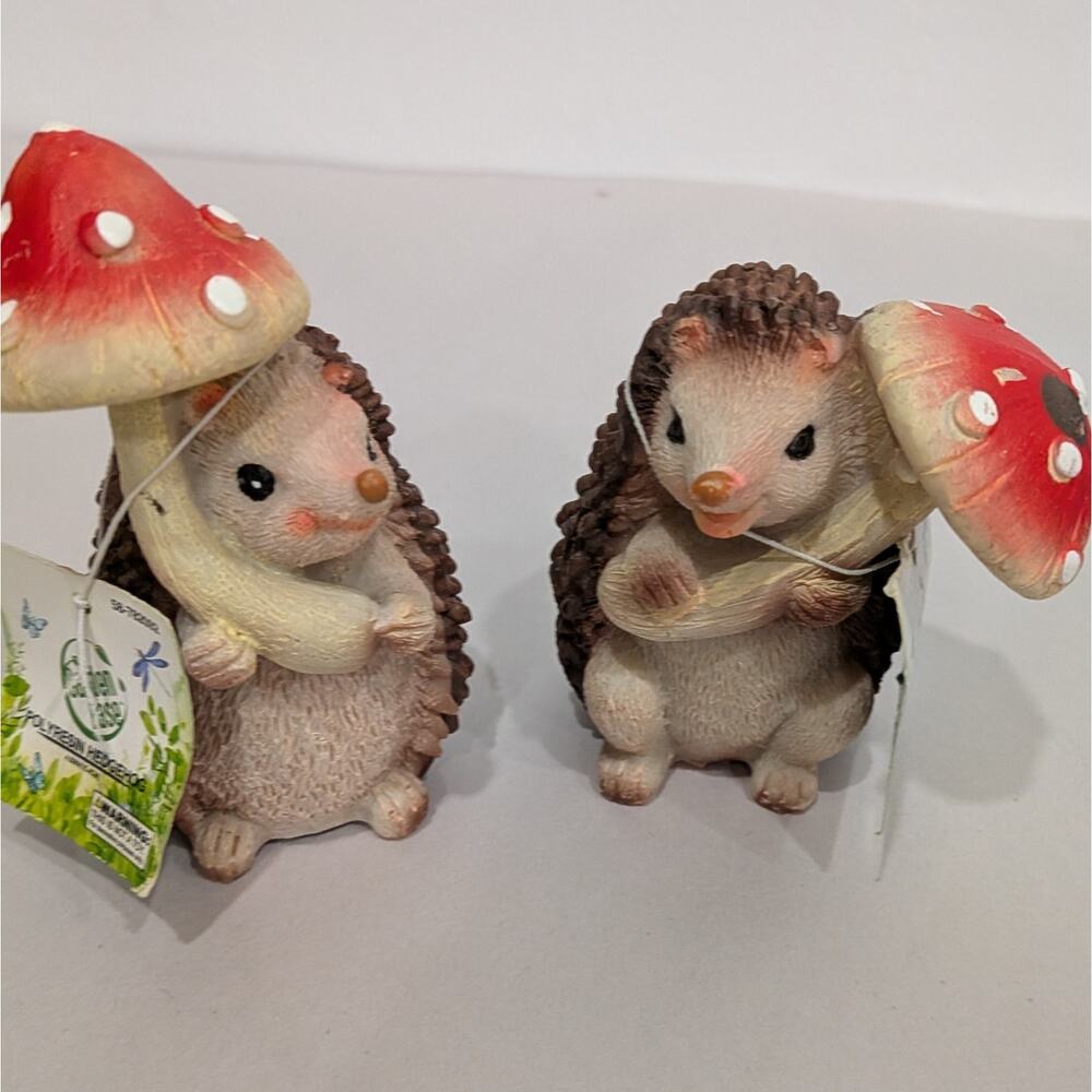 NWT Garden Fese Hedgehog Figurine Set 2 Toadstool Mushroom Cottagecore Decor